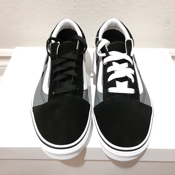 Vans - Picture 2 of 4